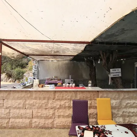 אכסניה סטודיו דירות בגודל 300 מר עם 7 חדרי רחצה פרטיים בBayindir