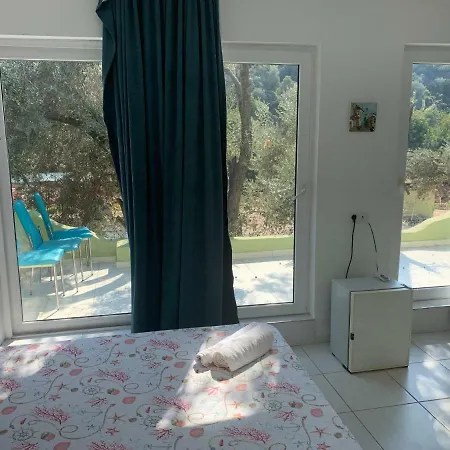 אכסניה סטודיו דירות בגודל 300 מר עם 7 חדרי רחצה פרטיים בBayindir